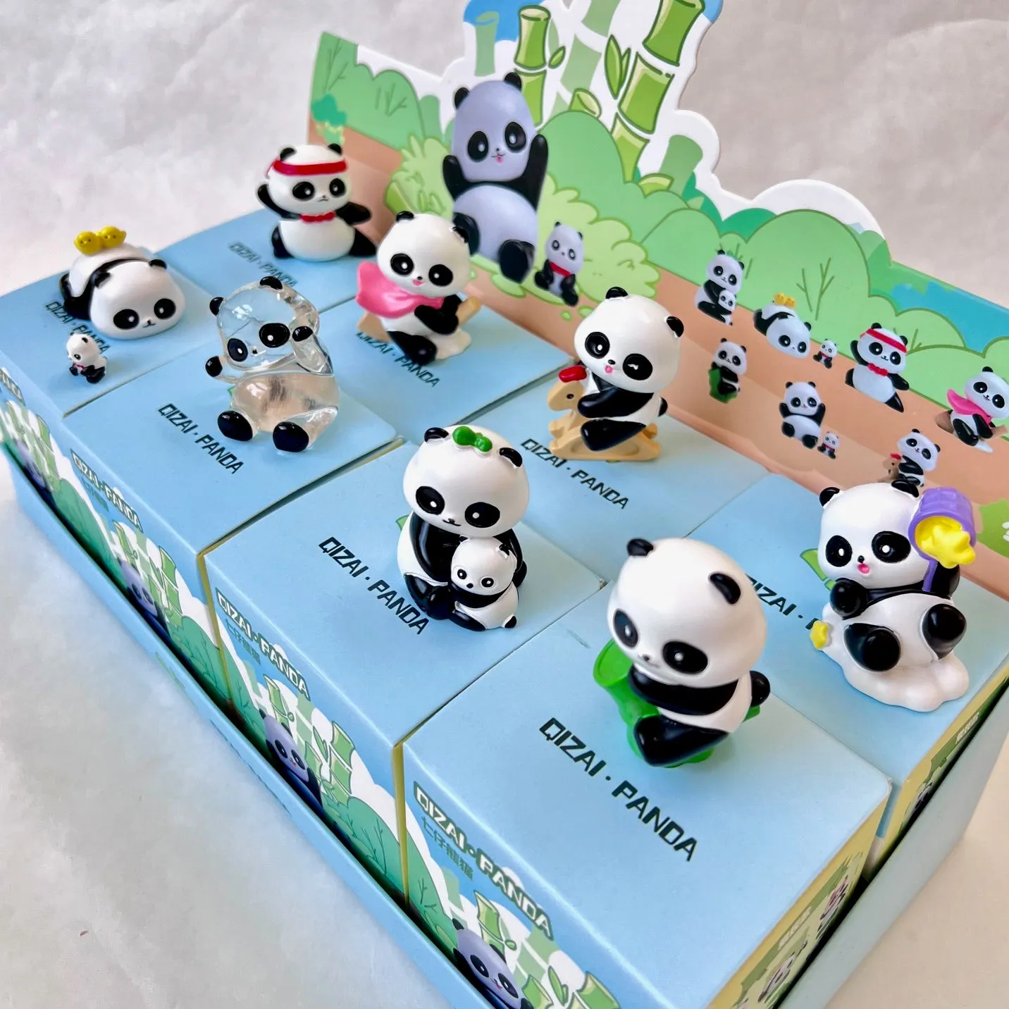 71004 PANDA FIGURINE BLIND BOX-8