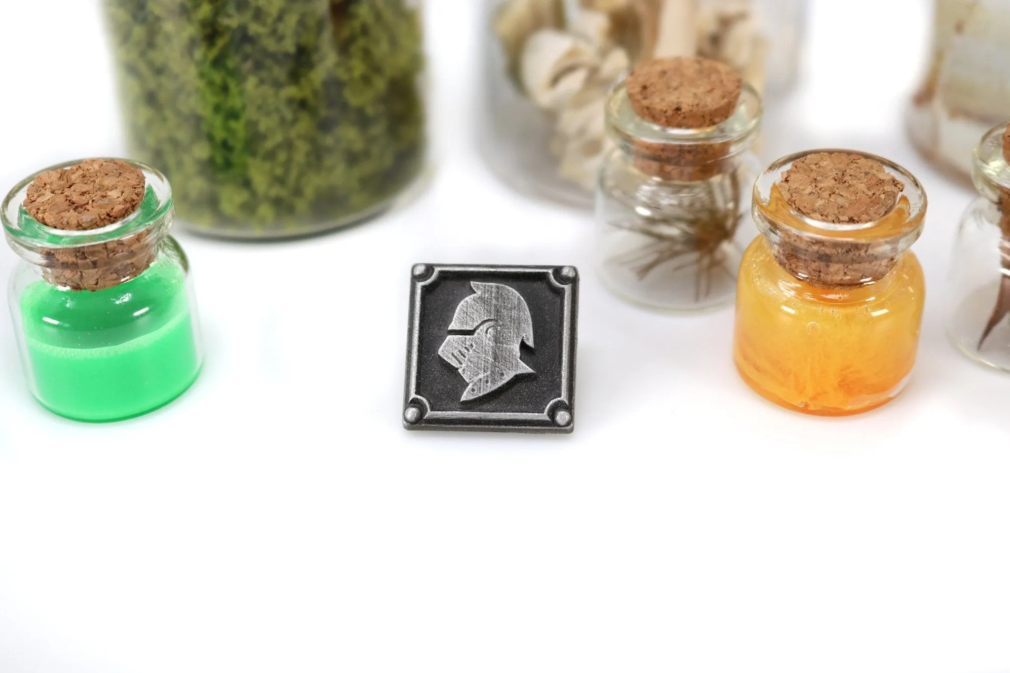 Armorer Crafting Charm Pin - FFXIV