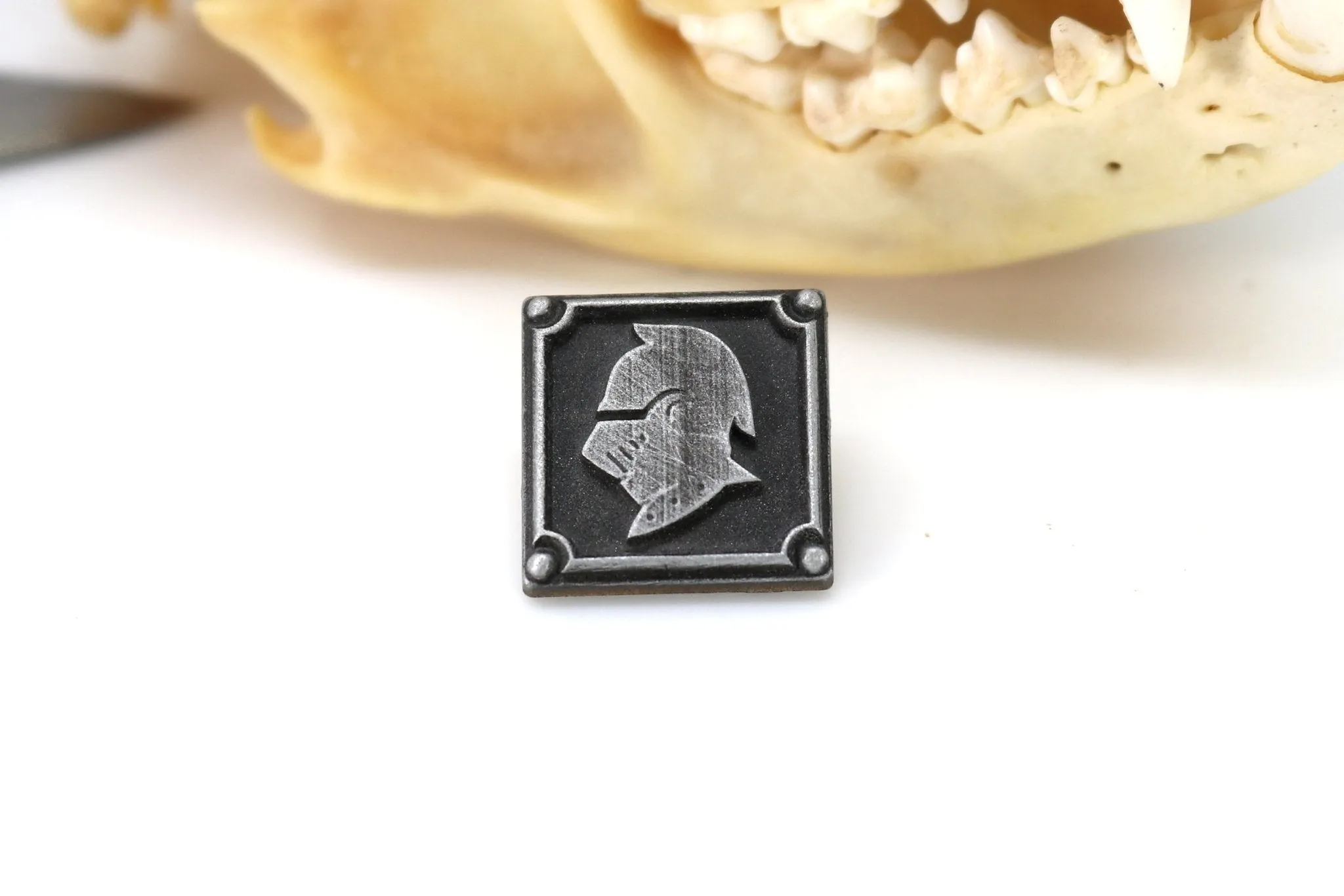 Armorer Crafting Charm Pin - FFXIV