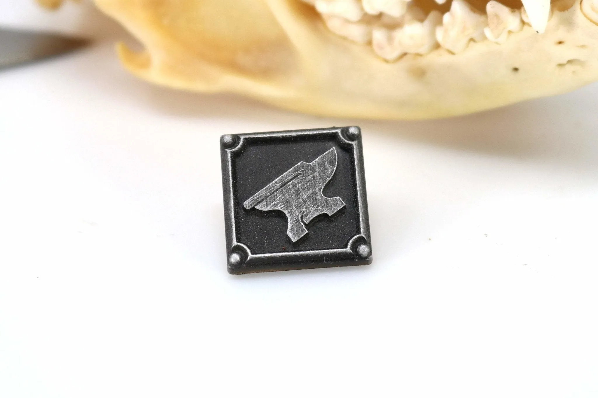 Blacksmith Crafting Charm Pin - FFXIV