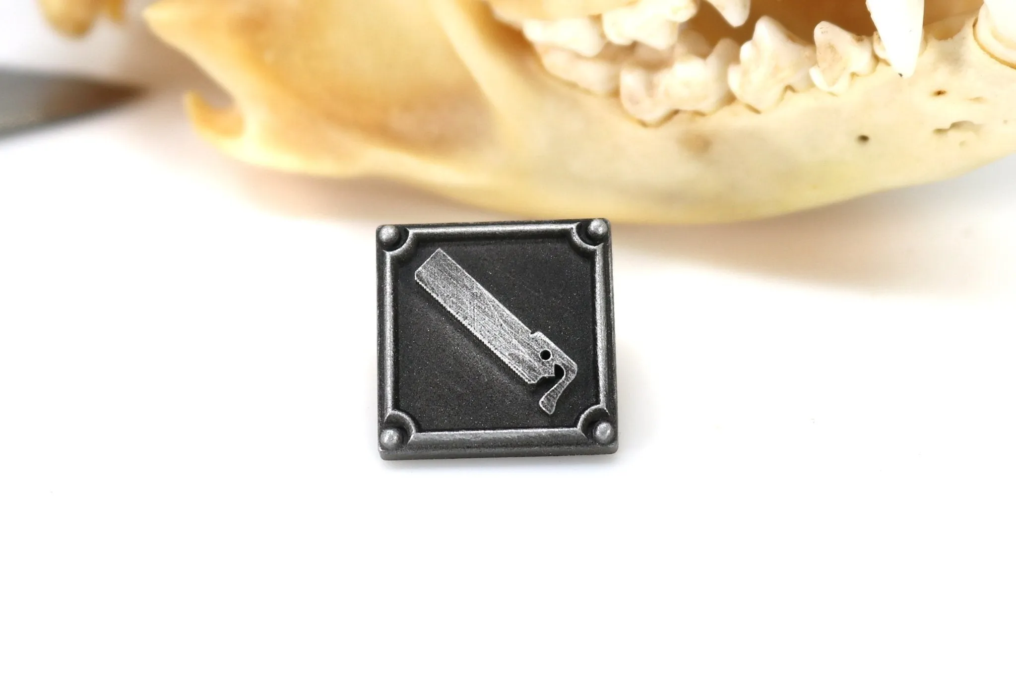 Carpenter Crafting Charm Pin - FFXIV