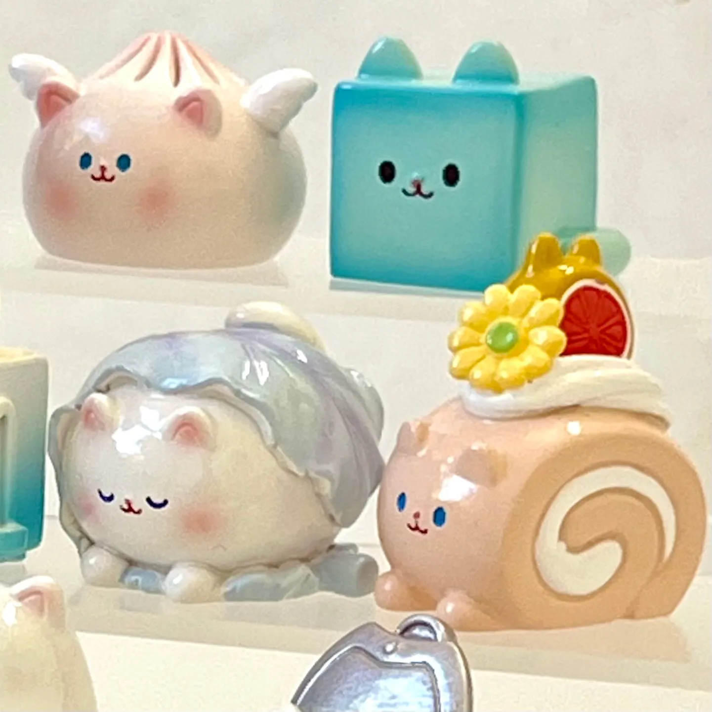 X 71002 FOODIE CATS FIGURINE BLIND BOX-DISCONTINUED